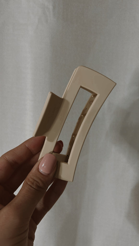 CLAW CLIP - BEIGE STRAIGHT